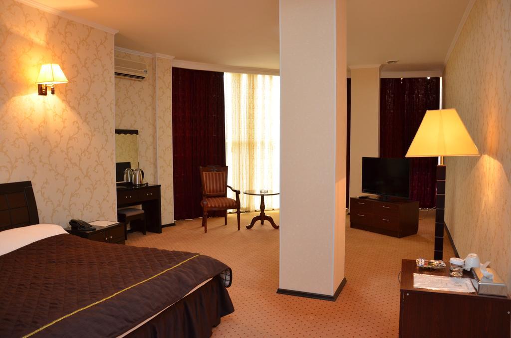 Golden Palace Otel Aktav Dış mekan fotoğraf
